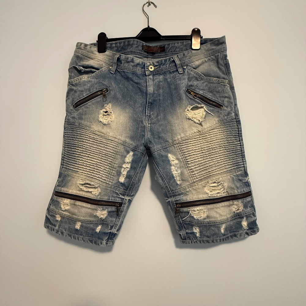 Focus Men’s Distressed Denim Shorts Sz W 42‎